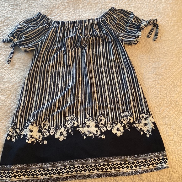 Xhilaration Dresses & Skirts - Xhilaration navy white off the shoulder dress